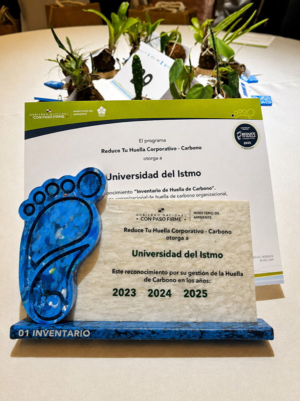 Ministerio de Ambiente reconoce a la Universidad Del Istmo por tres años consecutivos de reportabilidad ambiental