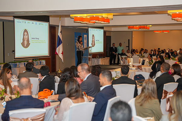 Ministerio de Ambiente reconoce a la Universidad Del Istmo por tres años consecutivos de reportabilidad ambiental