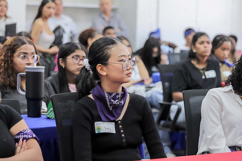 Estudiantes de Universidad del Istmo desarrollan soluciones a retos reales en Campamento de Innovación.