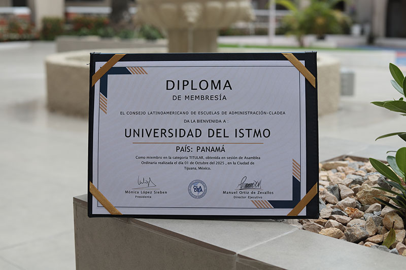 Universidad del Istmo se integra oficialmente a CLADEA