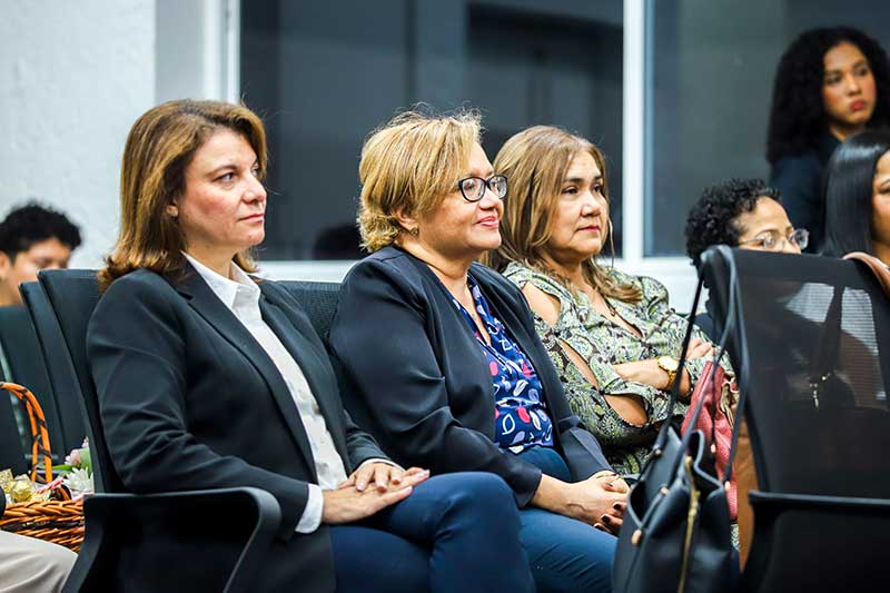 13 mujeres culminan con éxito el diplomado de mujeres ejecutivas, líderes y de éxito