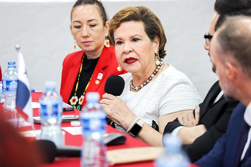 La Universidad del Istmo fue sede de un encuentro internacional clave para el futuro de la educación superior en Panamá.