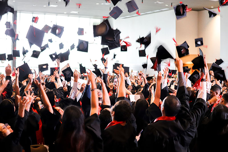 La Universidad Del Istmo gradua más de 1,900 nuevos profesionales al país