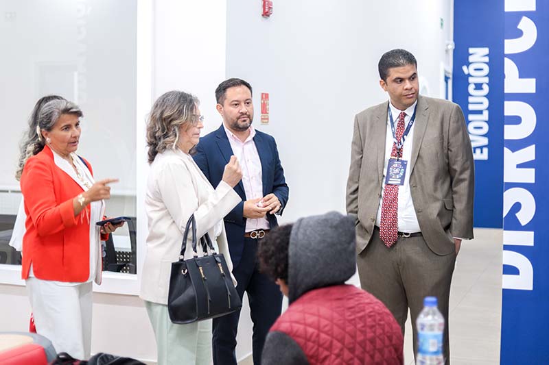 Universidad del istmo recibe visita de pares académicos para la acreditación de la licenciatura en derecho y ciencias políticas