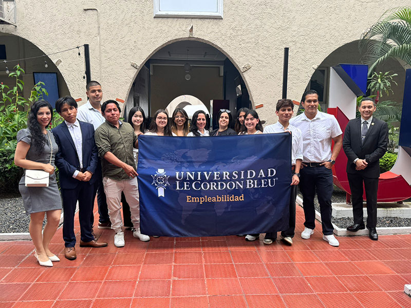 Estudiantes de México y Perú