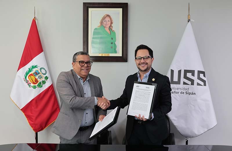 La U del Istmo y la Universidad Señor de Sipán firman convenio internacional en CIES 2025