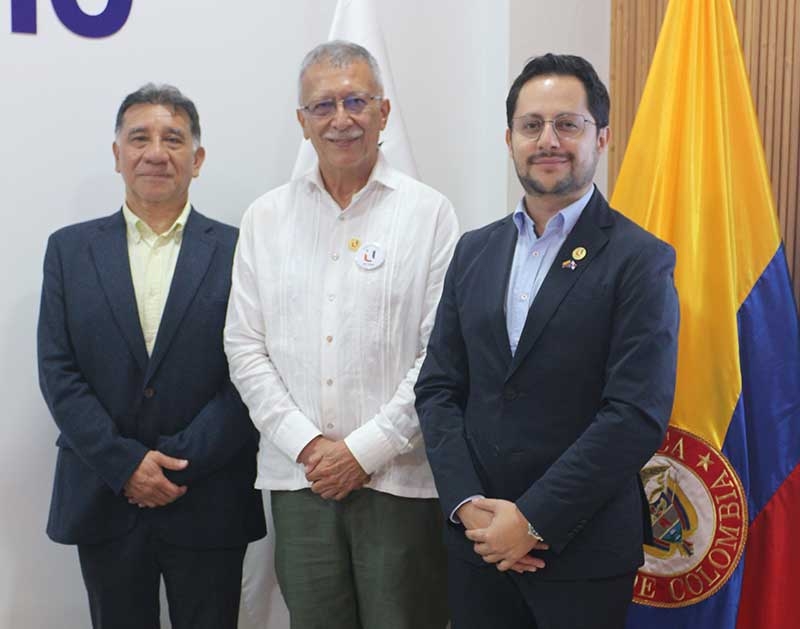 Embajador de Colombia visita la Universidad del Istmo