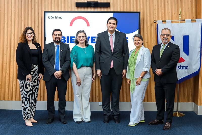 Universidad del istmo recibe visita de pares académicos para la acreditación de la licenciatura en derecho y ciencias políticas