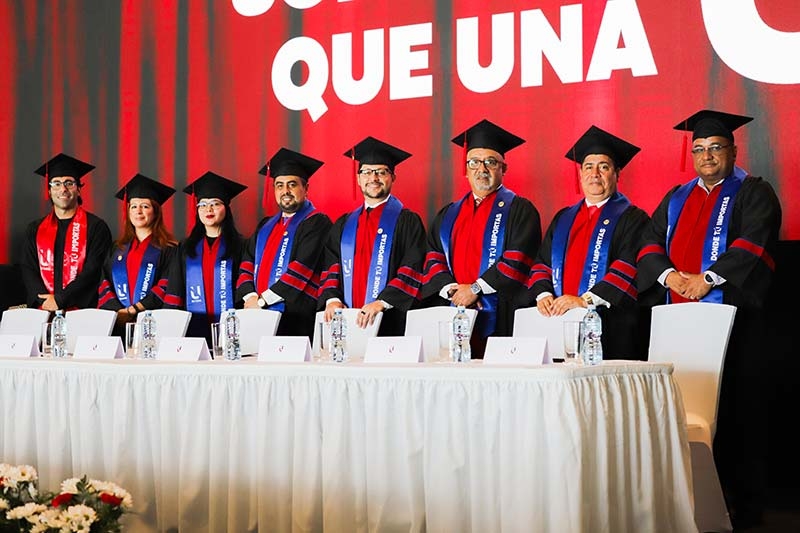 La Universidad Del Istmo gradua más de 1,900 nuevos profesionales al país