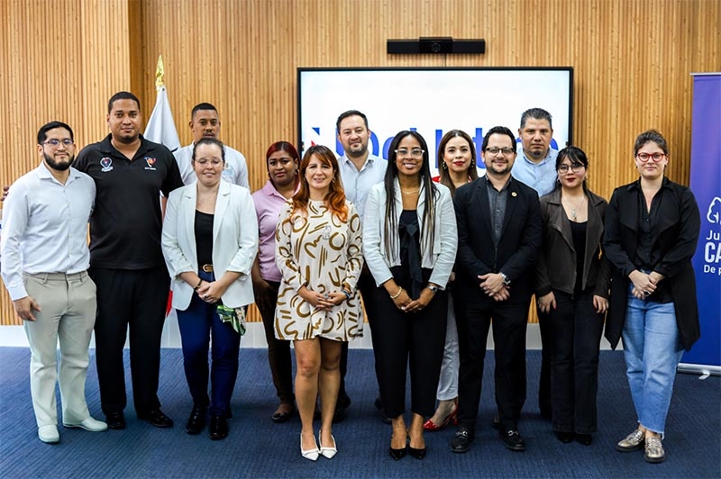 Universidad del Istmo y Junta Comunal de Calidonia firman convenio de cooperación.