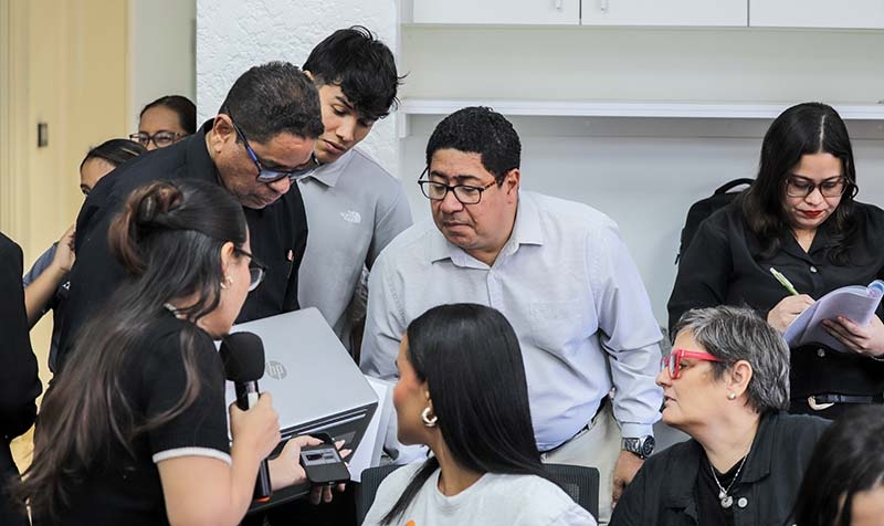 Estudiantes de Universidad del Istmo desarrollan soluciones a retos reales en Campamento de Innovación.