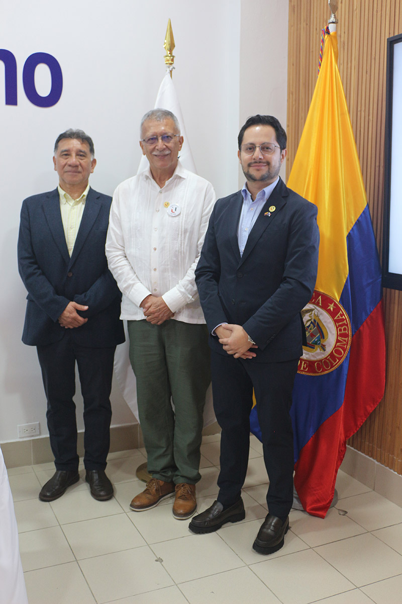 Embajador de Colombia visita la Universidad del Istmo