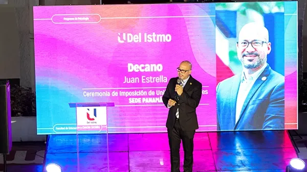 Ceremonia de imposición de gafetes y uniformes