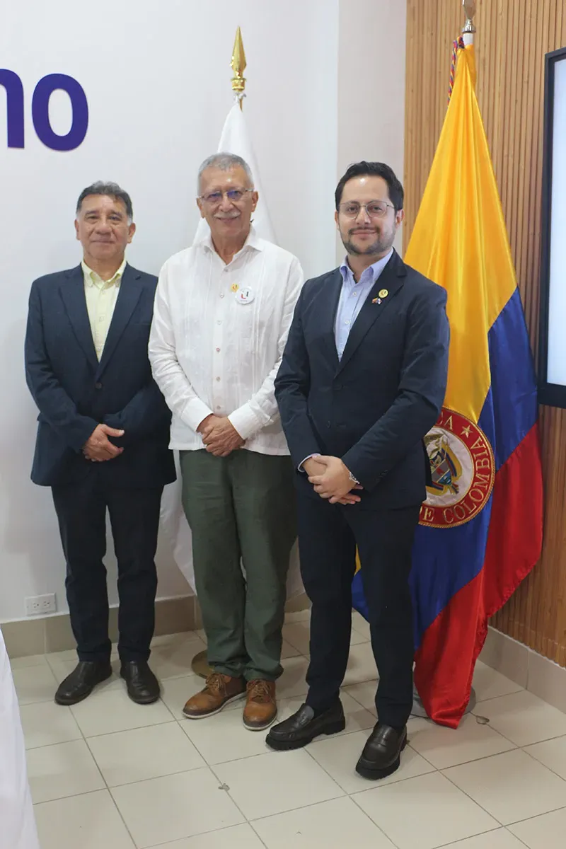 Embajador de Colombia visita la Universidad del Istmo